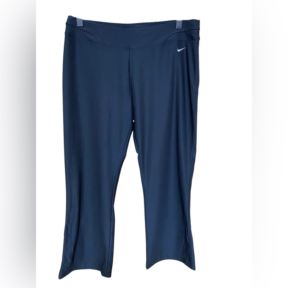 Nike Fit Dry Black Cropped Workout Pants in Size Medium. - Picture 1 of 9
